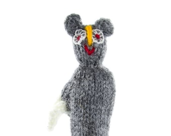 Owl finger puppet puppet theater for playing and learning from wool knits for children and babies