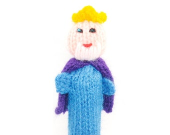 The King Finger Puppet Puppet Theatre for playing and learning from wool knits for children and babies