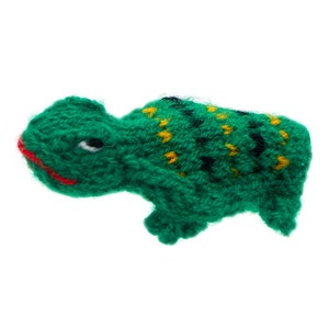 Frog finger puppet puppet theater for playing and learning from wool knitting for children and babies