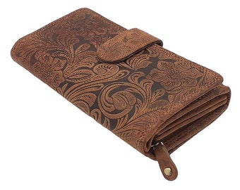 Women's wallet and purses or purses made of genuine buffalo leather. Compact with many special credit card compartments.