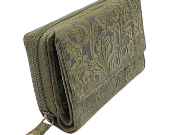 Genuine leather compact wallet wallet with special many credit card pockets for ladies and girls. Green Color