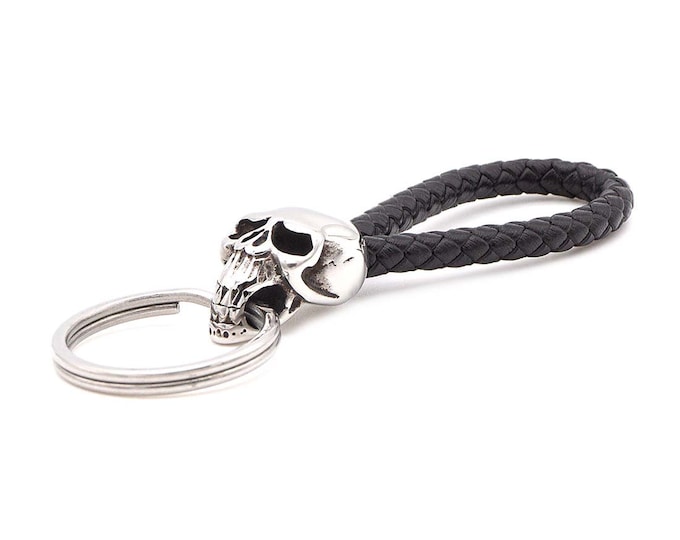 Skull pendant keychain braided from high quality and genuine leather and 316L stainless steel