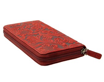 Compact zip wallet made of RFID-protected genuine buffalo leather with a particularly large number of credit card slots in red