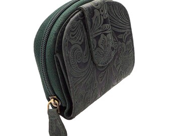 Wallet or purse made of genuine buffalo leather floral and rounded in olive green O dark brown color.