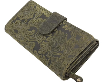 Versatile wallet made of real buffalo leather. Compact with many credit card slots in different shades of olive green