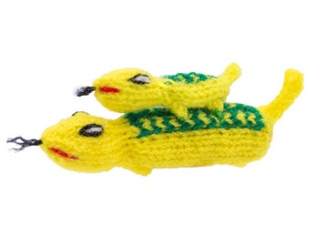 Salamander with baby, finger puppet puppet theater for playing and learning from wool knits for children and babies