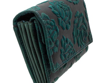 Wallets and purses for women made of genuine buffalo leather with RFID protection. Compact with lots of credit card and document compartments.