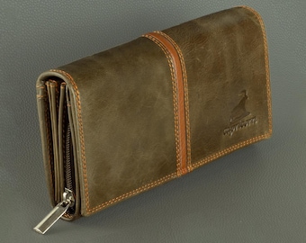 Wallet or purse with RFID protection made of genuine leather with a particularly large number of credit card slots