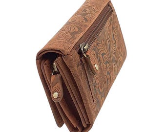 Versatile wallets and purses or billfolds made of genuine buffalo leather. Compact with a particularly large number of credit card slots in tan-brown.