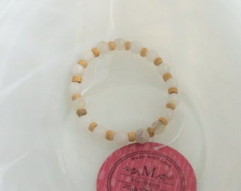 Unisex bracelet made of olive wood beads and white moonstone in chamfer form