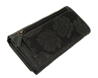 Wallets or purses made of real buffalo leather. Compact with lots of credit card slots. Anthracite rose color.