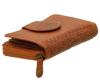 High-quality wallet Elegant genuine leather and compact wallet with lots of credit card slots in cognac color for women