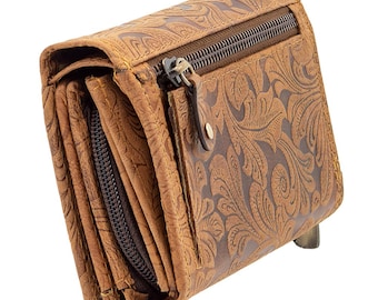 Diverse wallets and purses or purses made of genuine buffalo leather Compact with many credit card compartments in tan-brown