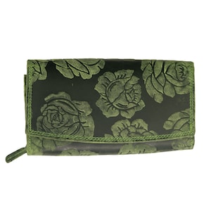 Carteras o monederos de auténtica piel de búfalo, compactos y con numerosos compartimentos para tarjetas de crédito. rosas verdes