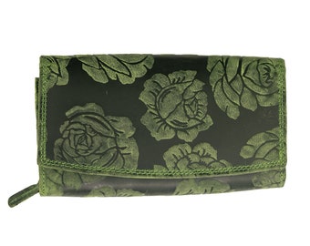 Wallets or wallets made of genuine buffalo leather. Compact with many credit card compartments. Green roses