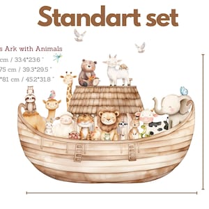 Puede incluir: Un conjunto de pegatinas de pared con un arca de No&eacute; de madera marr&oacute;n y varios animales como un le&oacute;n, un elefante, una jirafa y un oso. El texto dice Standart set y Size of Noah's Ark with Animals con medidas L 85x60 cm, XL 100x75 cm, XXL 115x81 cm.