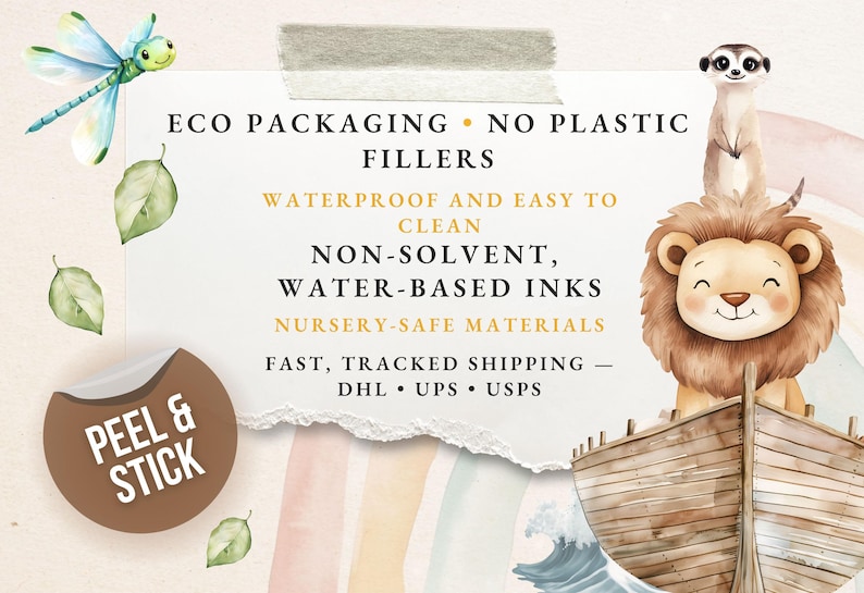 Puede incluir: Un cartel rectangular con bordes rasgados que muestra una lib&eacute;lula, una suricata y un le&oacute;n en un barco de madera. El texto dice: ECO PACKAGING NO PLASTIC FILLERS, WATERPROOF AND EASY TO CLEAN, NON-SOLVENT WATER-BASED INKS, NURSERY-SAFE MATERIALS, PEEL & STICK.