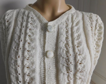 Gilet en laine tricoté à la main des années 70/gilet Chuncky Kint/gilet tricoté surdimensionné/gilet en laine tricotée blanche