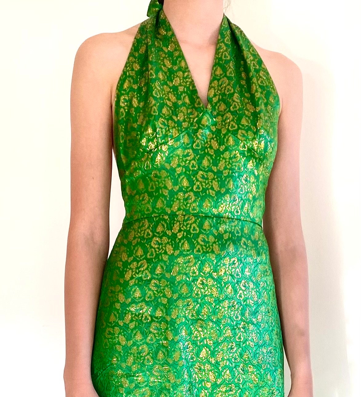 1970s Unlabeled Deep Emerald Green Jersey Halter Neck Dress
