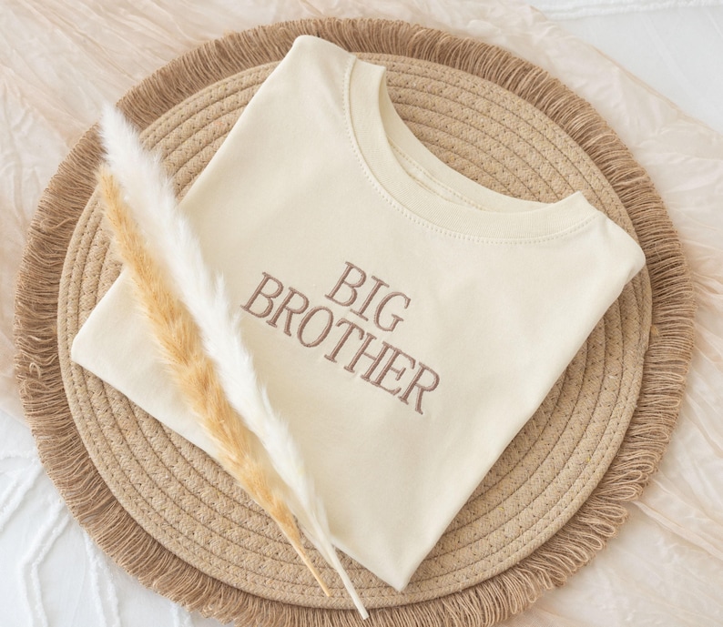 Camiseta bordada de "Hermano Mayor" para niño pequeño, camiseta para niño pequeño, anuncio de embarazo imagen 6