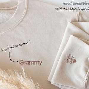 Sweat-shirt brodé personnalisé sur les poches et les manches, sweat-shirt brodé pour grand-mère maman avec prénoms d'enfants, noms d'enfants brodés personnalisés