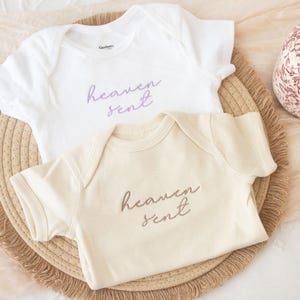 Body bordado Heaven Sent Baby Onesie®: Body para recién nacido, anuncio de embarazo imagen 6