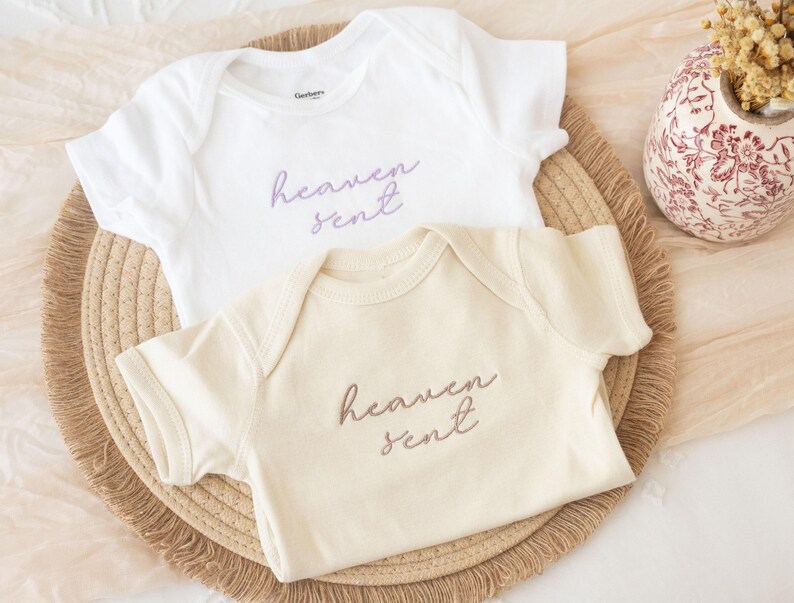 Body bordado Heaven Sent Baby Onesie®: Body para recién nacido, anuncio de embarazo imagen 6