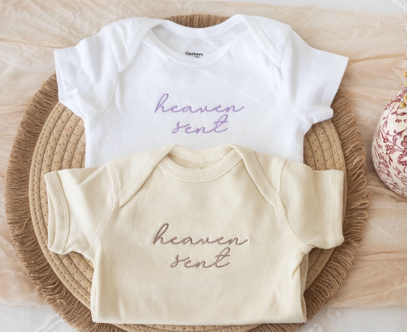 Body bordado Heaven Sent Baby Onesie®: Body para recién nacido, anuncio de embarazo imagen 1