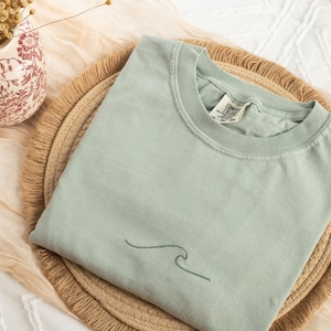 Embroidered Wave Tshirt, Embroidered Surf tshirt, Embroidered Summer Tshirt, Embroidered Boho Shirt, Trendy Tshirts for Women, WAVE-C-97