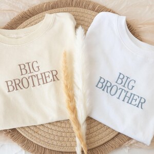 Camiseta bordada de "Hermano Mayor" para niño pequeño, camiseta para niño pequeño, anuncio de embarazo imagen 5