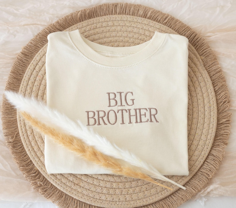 Camiseta bordada de "Hermano Mayor" para niño pequeño, camiseta para niño pequeño, anuncio de embarazo imagen 7
