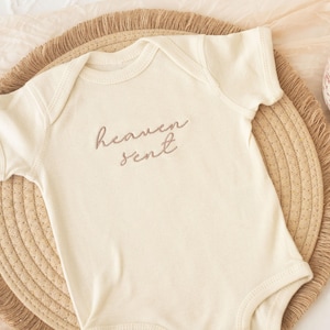Body bordado Heaven Sent Baby Onesie®: Body para recién nacido, anuncio de embarazo imagen 2