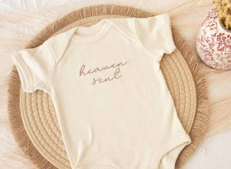 Body bordado Heaven Sent Baby Onesie®: Body para recién nacido, anuncio de embarazo imagen 2