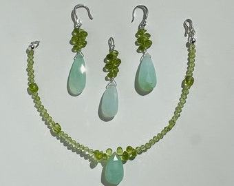 Set aus silbernen Ohrringen mit Anhänger, Edelstein Chrysopras und Peridot, handgefertigtes Schmuckstück aus echtem, feinem Stein