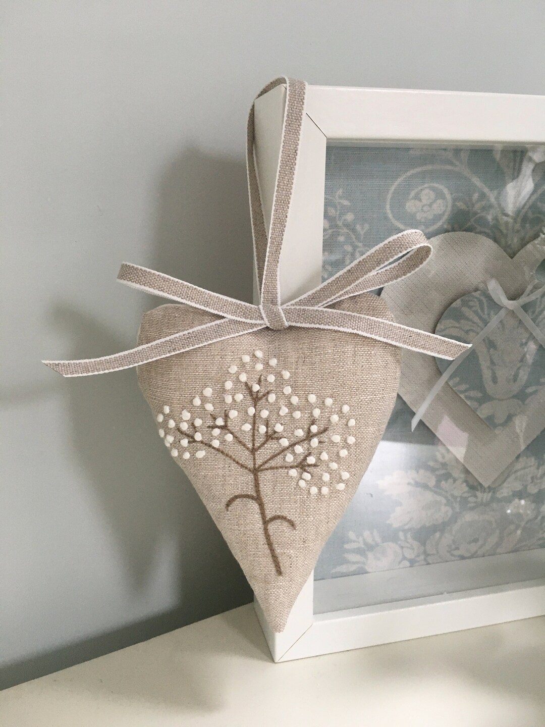 Peony & Sage Embroidered Cow Parsley Fabric Hanging Heart, Beige