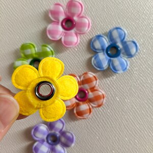 Rullskridsko-berlocklapp Snören tillbehör - rutig Blomma Daisy Rainbow: Förstärkta öljetter bild 4