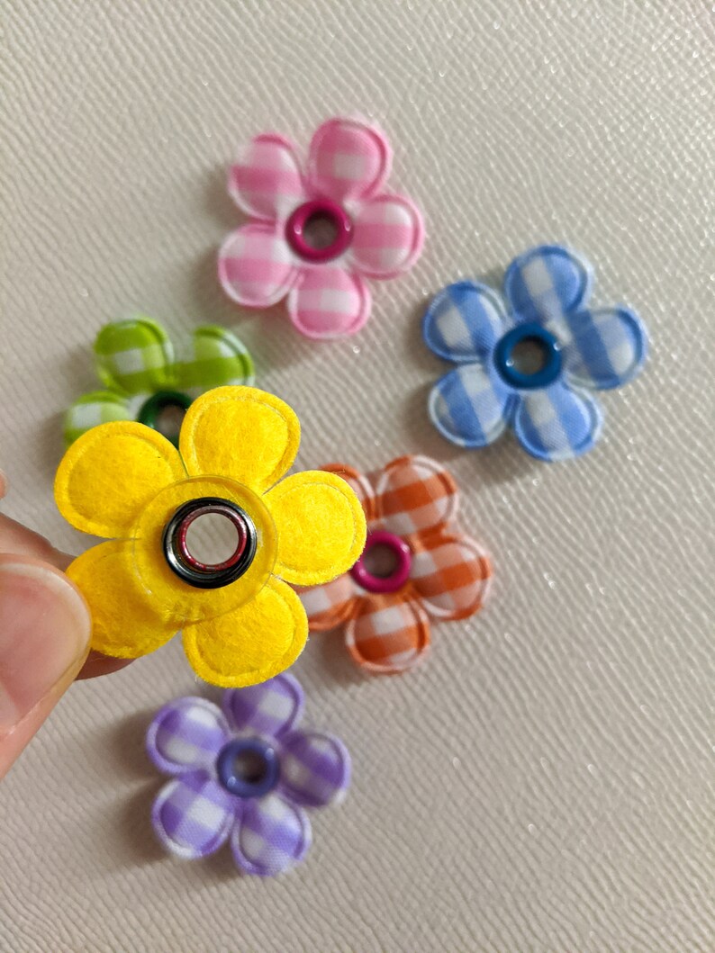 Rullskridsko-berlocklapp Snören tillbehör - rutig Blomma Daisy Rainbow: Förstärkta öljetter bild 4