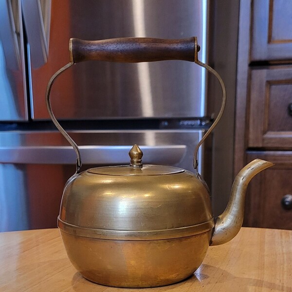 Vintage/ Small Brass Tea Kettle and Wooden Handle/ Circa 1970s/ Country Cabin Small Brass Teapot or Coffee Pot with Brass Lid and Finial