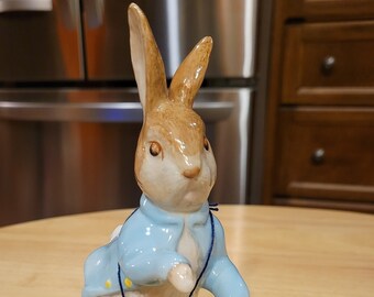 Vintage/ the World of Beatrix Potter Petter Rabbit Figurine/ Made