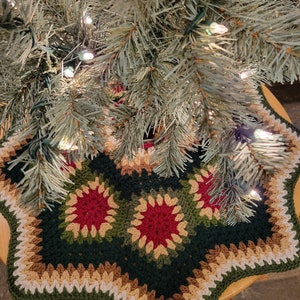 Granny Ripple Tabletop Pencil Tree Skirt/ Vintage Crochet Pattern & Primitive Yarn Shades/ Old World Christmas Tree Skirt/ Holiday Trimmings