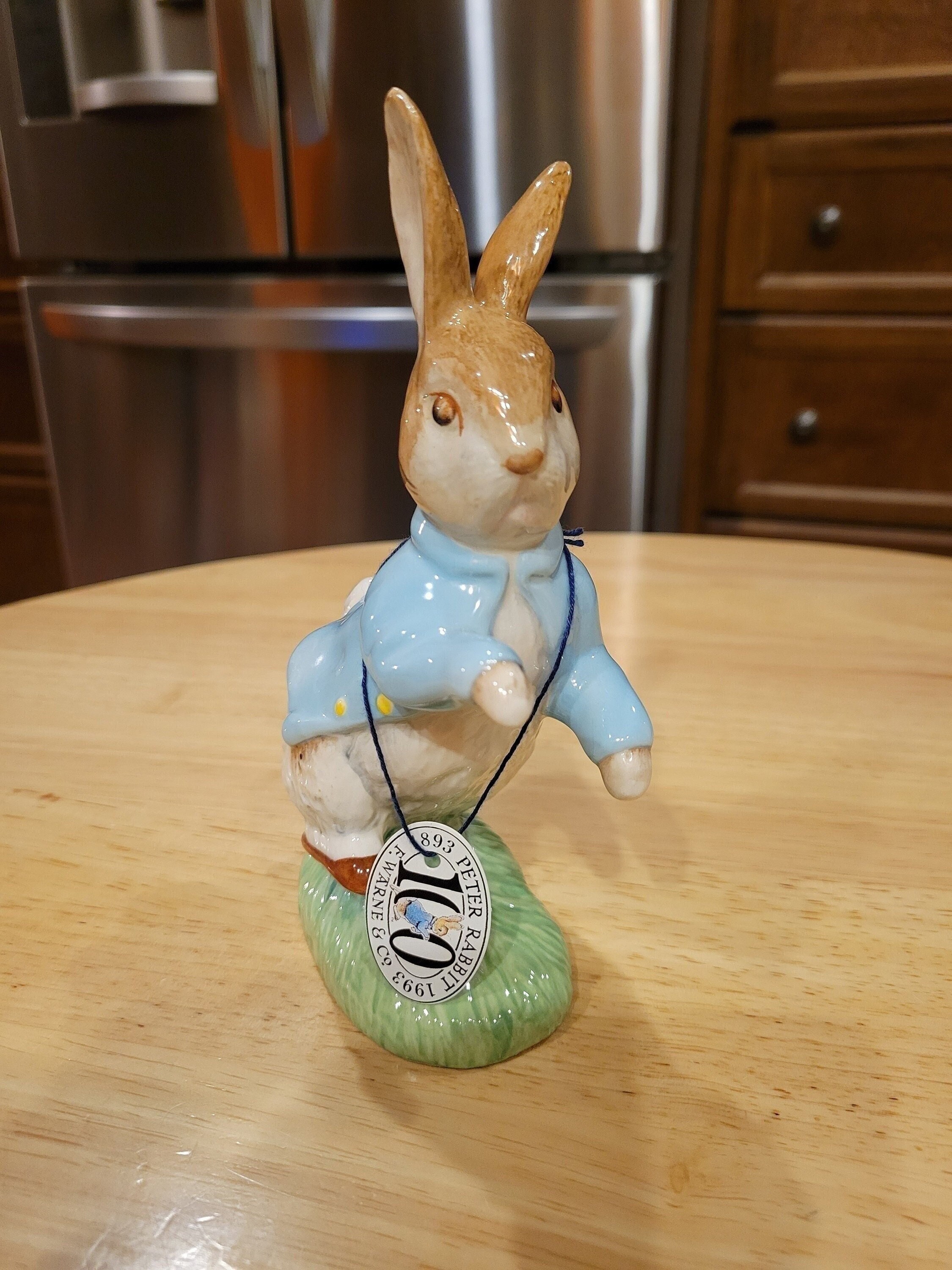 Vintage/ the World of Beatrix Potter Petter Rabbit Figurine/ Made