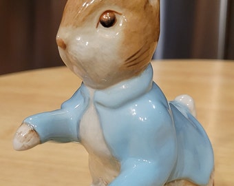Vintage/ the World of Beatrix Potter Petter Rabbit Figurine/ Made