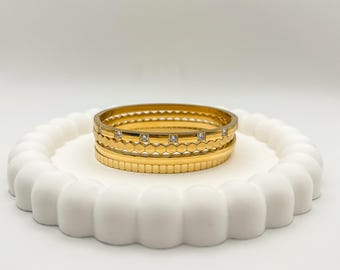 Pulsera rígida de oro – Apilable, chapada en oro de 18 quilates, compre una o apile 4, joyería que no se empaña.