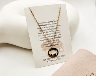 Collar de búfalo dorado: joyería inspiradora y resiliente