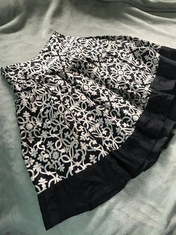 Gorgeous pleated black and white silk tea-skirt