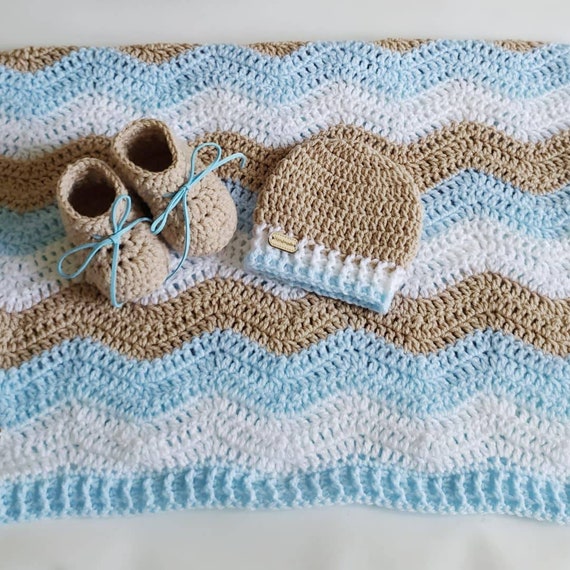 Handmade beautiful crochet New Baby Set Blanket Hat Booties Gift Boxed 
