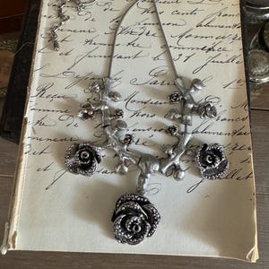 Vintage Antiqued Silver-Toned Art Nouveau Rose Bib Statement Necklace