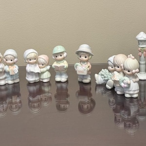 18 Vintage Sugar Town  Precious Moments Pieces-1992 sold as a set