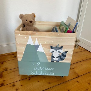 Holzbox Spielzeugkiste Waschbär mit Name fürs Kinderzimmer, Babygeschenk personalisiert Taufe Geburt Weihnachten