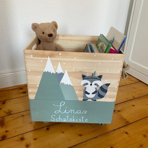 Holzbox Spielzeugkiste Waschbär mit Name fürs Kinderzimmer, Babygeschenk personalisiert Taufe Geburt Geburtstag